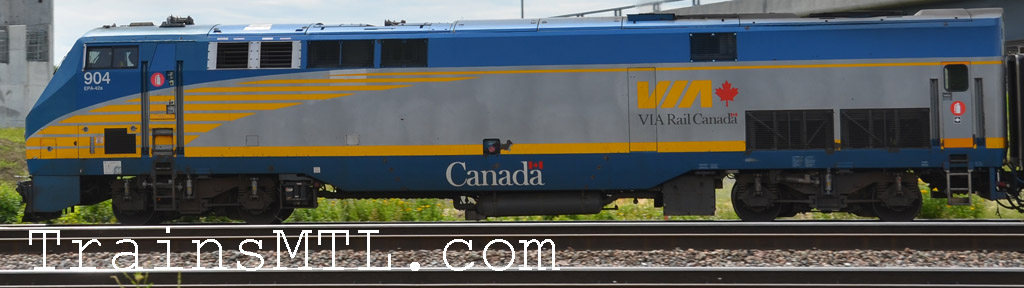 Locomotive VIA904 left side / coté gauche